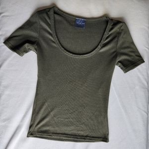 Olivia Rae Ribbed Olive Green T-shirt. Size XS. Worn Once
